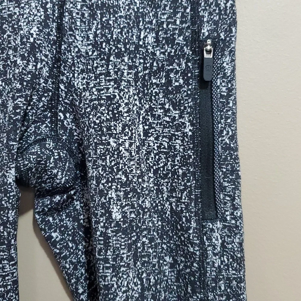 Lululemon Black White Splash Inspire 11 Leggings Size 2 - Picture 4 of 6